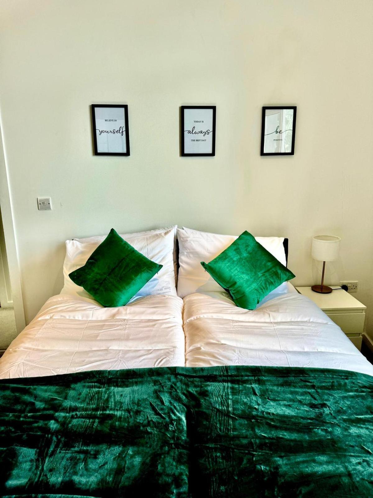 Three Bedroom House By Peacegrove Homes Short Lets & Serviced Accommodation Brighton With Free Wifi & Pet Friendly Экстерьер фото