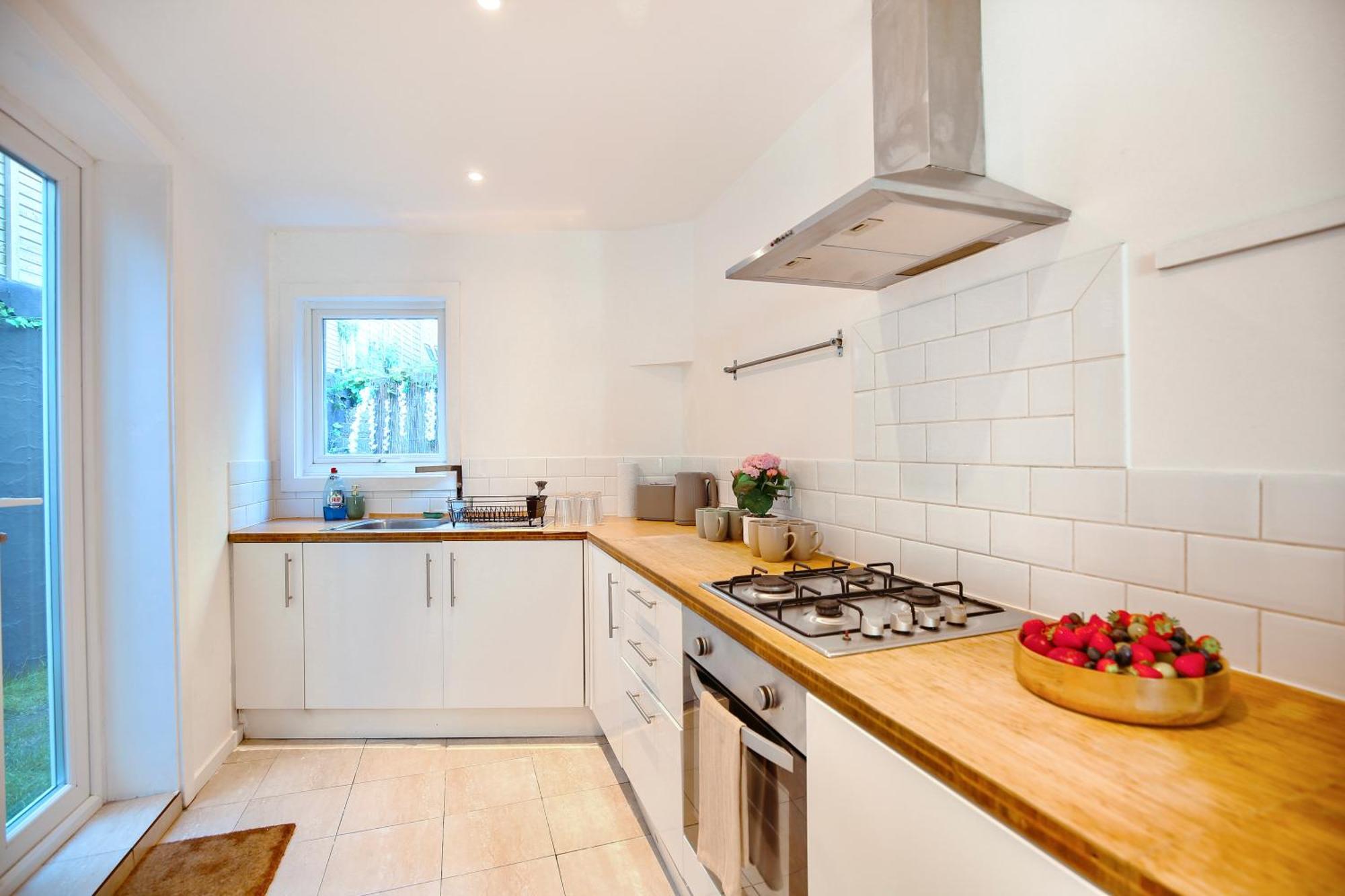 Three Bedroom House By Peacegrove Homes Short Lets & Serviced Accommodation Brighton With Free Wifi & Pet Friendly Экстерьер фото