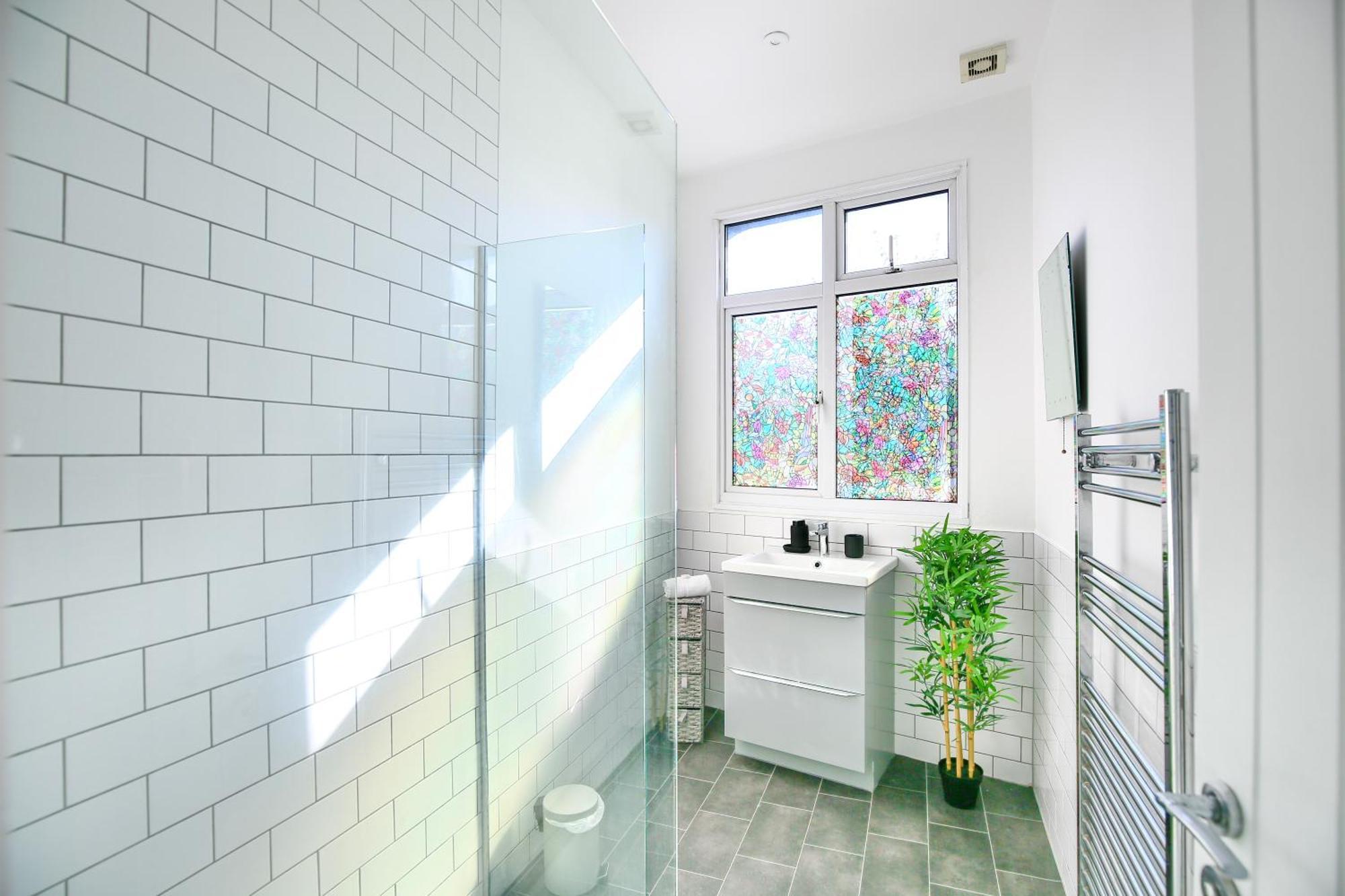 Three Bedroom House By Peacegrove Homes Short Lets & Serviced Accommodation Brighton With Free Wifi & Pet Friendly Экстерьер фото