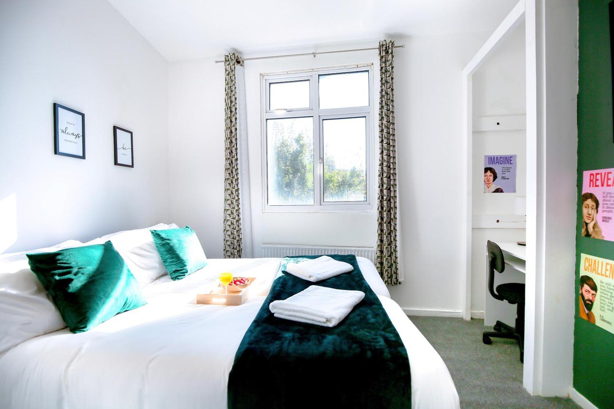 Three Bedroom House By Peacegrove Homes Short Lets & Serviced Accommodation Brighton With Free Wifi & Pet Friendly Экстерьер фото